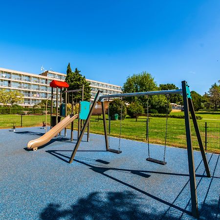 Arena Hotel Holiday Медулин Екстериор снимка