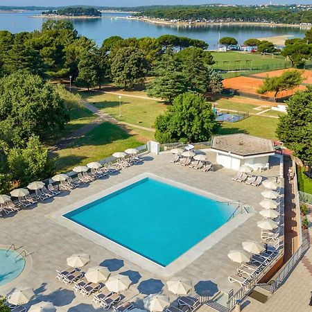 Arena Hotel Holiday Медулин Екстериор снимка