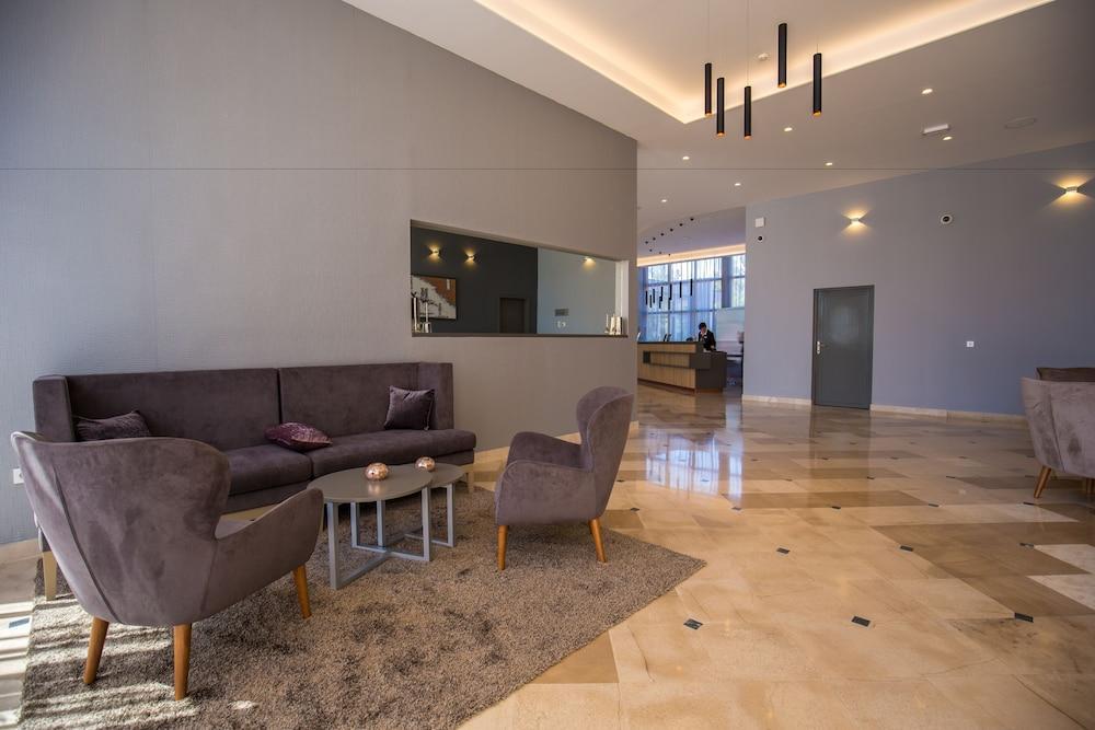Arena Hotel Holiday Медулин Екстериор снимка