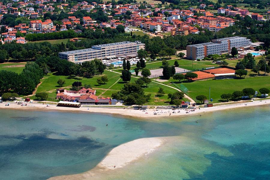 Arena Hotel Holiday Медулин Екстериор снимка