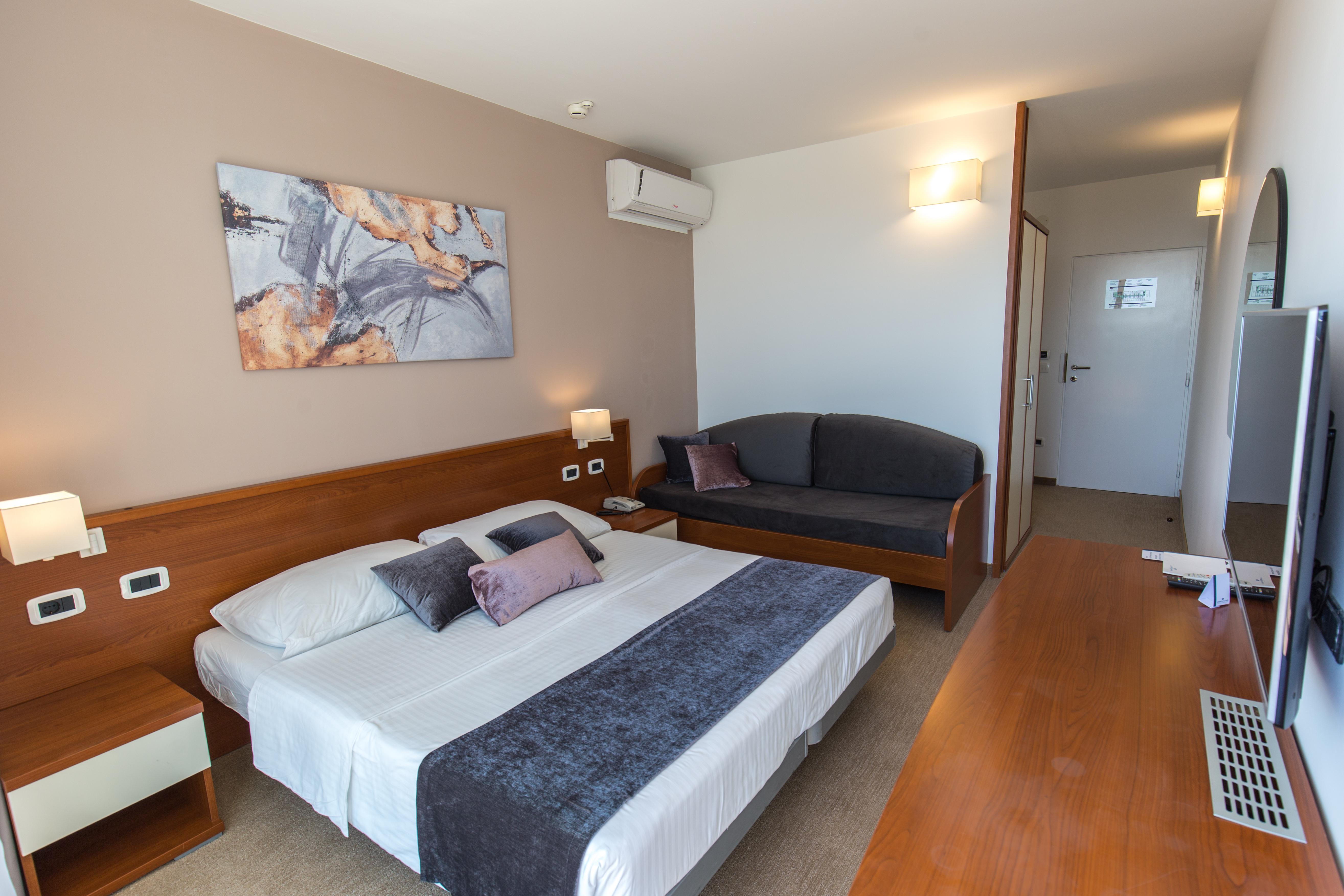 Arena Hotel Holiday Медулин Екстериор снимка