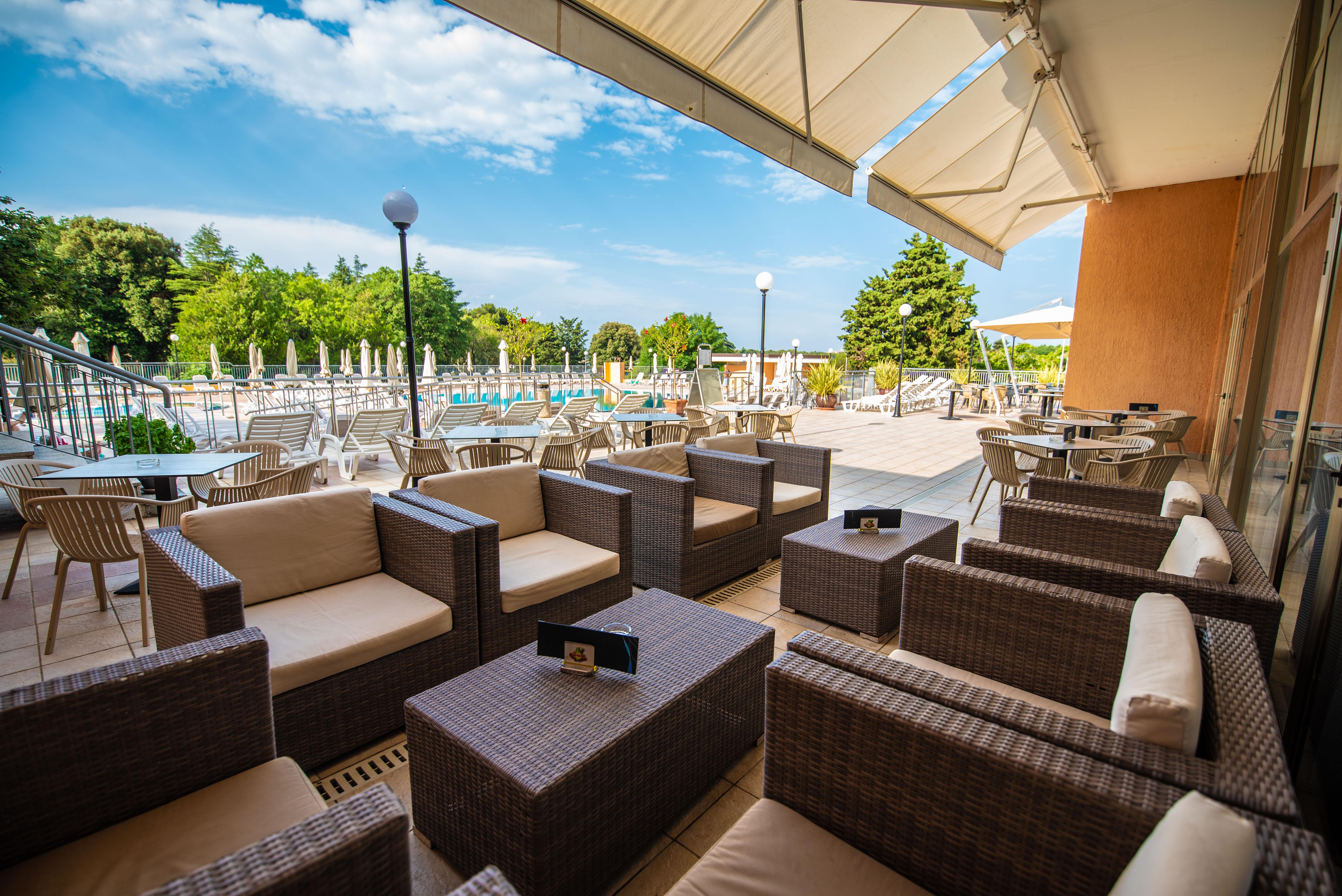 Arena Hotel Holiday Медулин Екстериор снимка