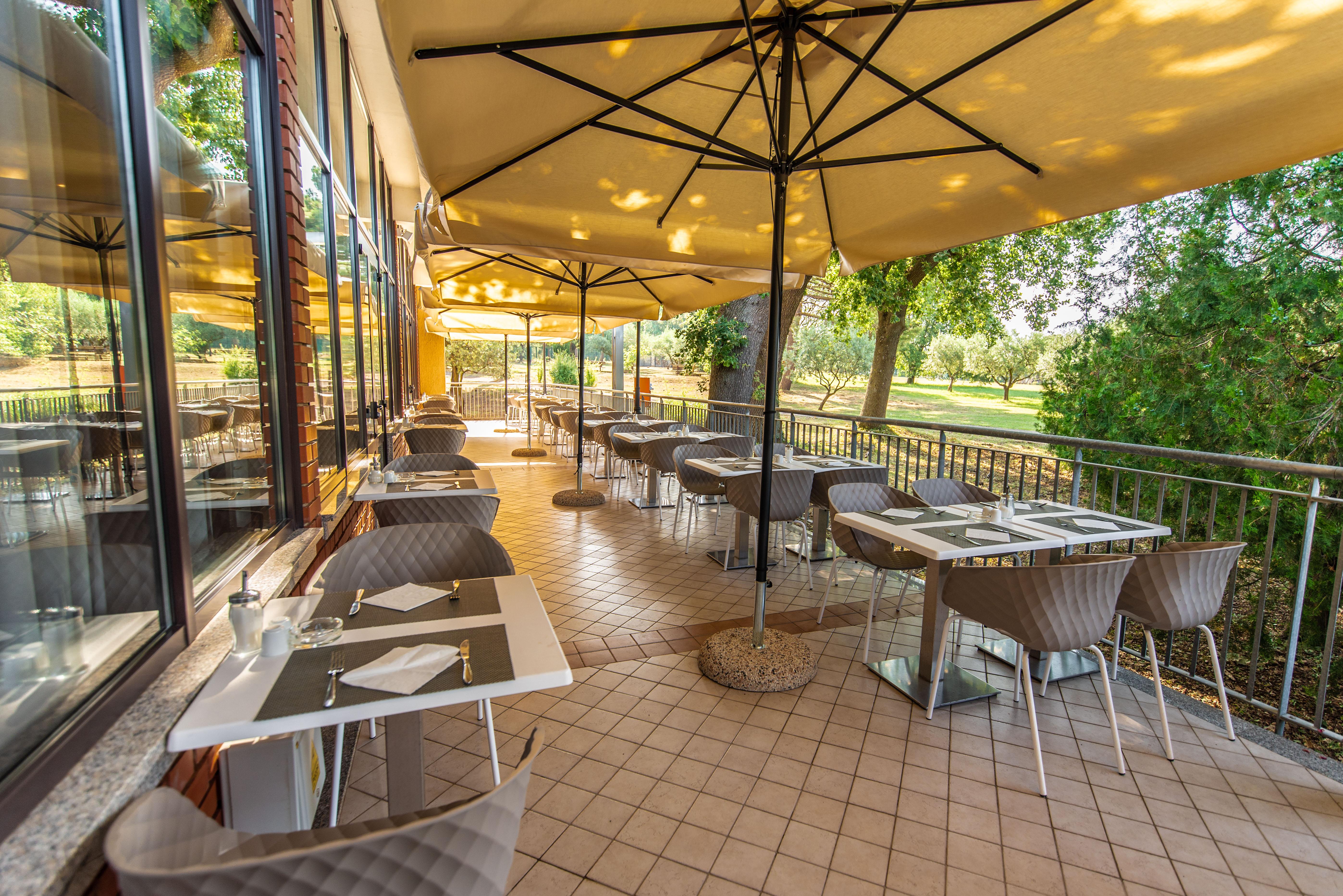 Arena Hotel Holiday Медулин Екстериор снимка