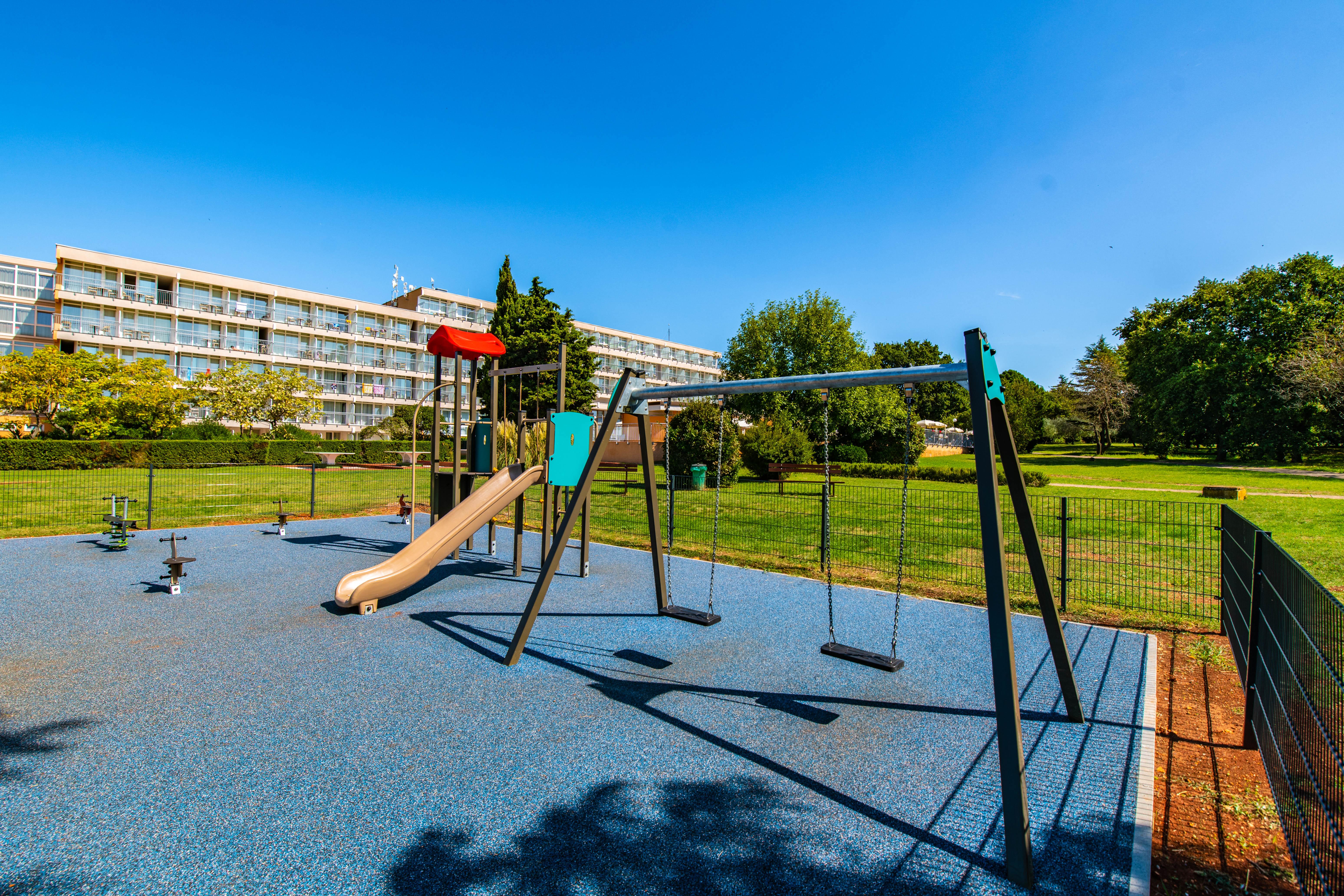 Arena Hotel Holiday Медулин Екстериор снимка