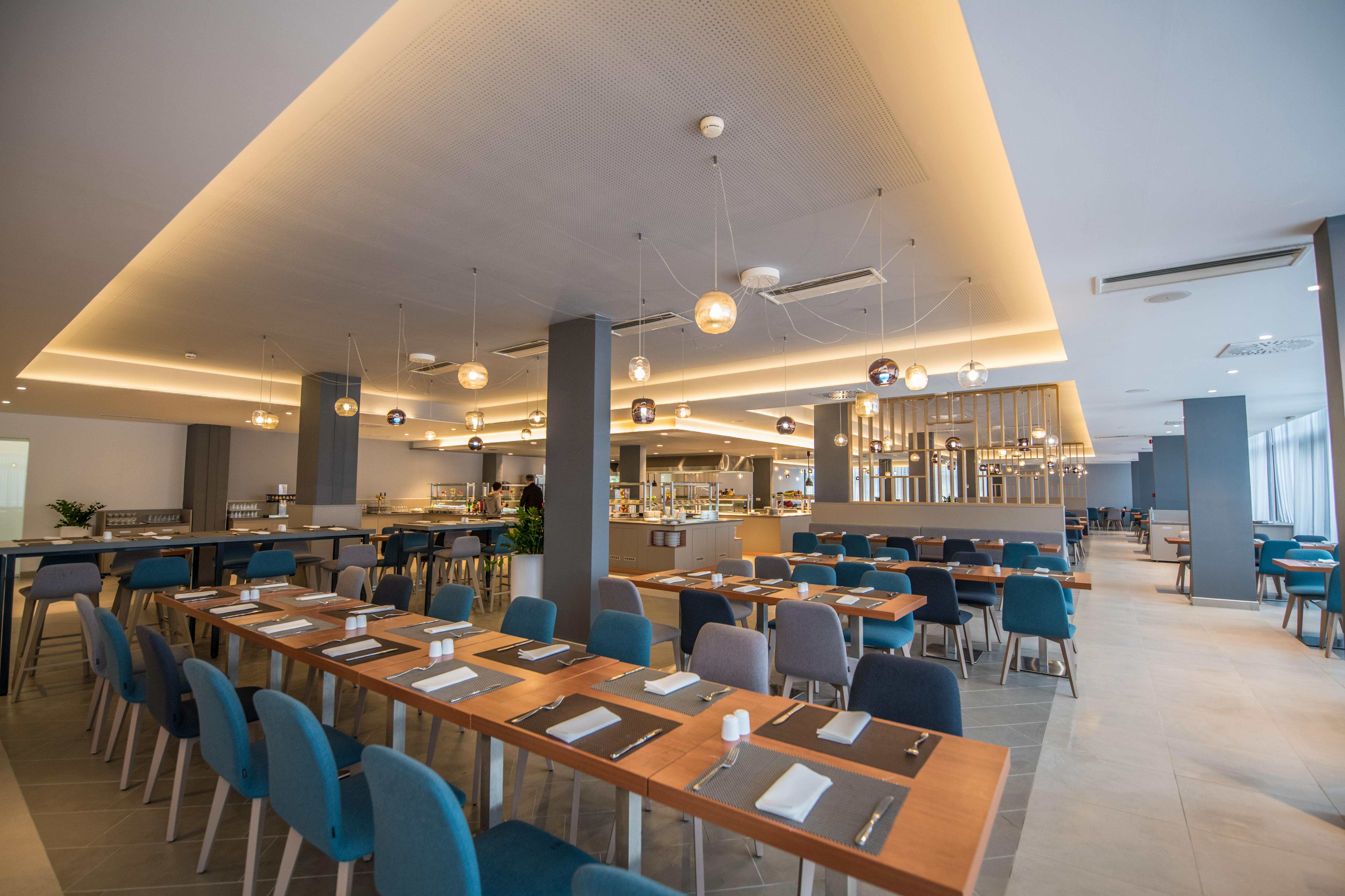 Arena Hotel Holiday Медулин Екстериор снимка