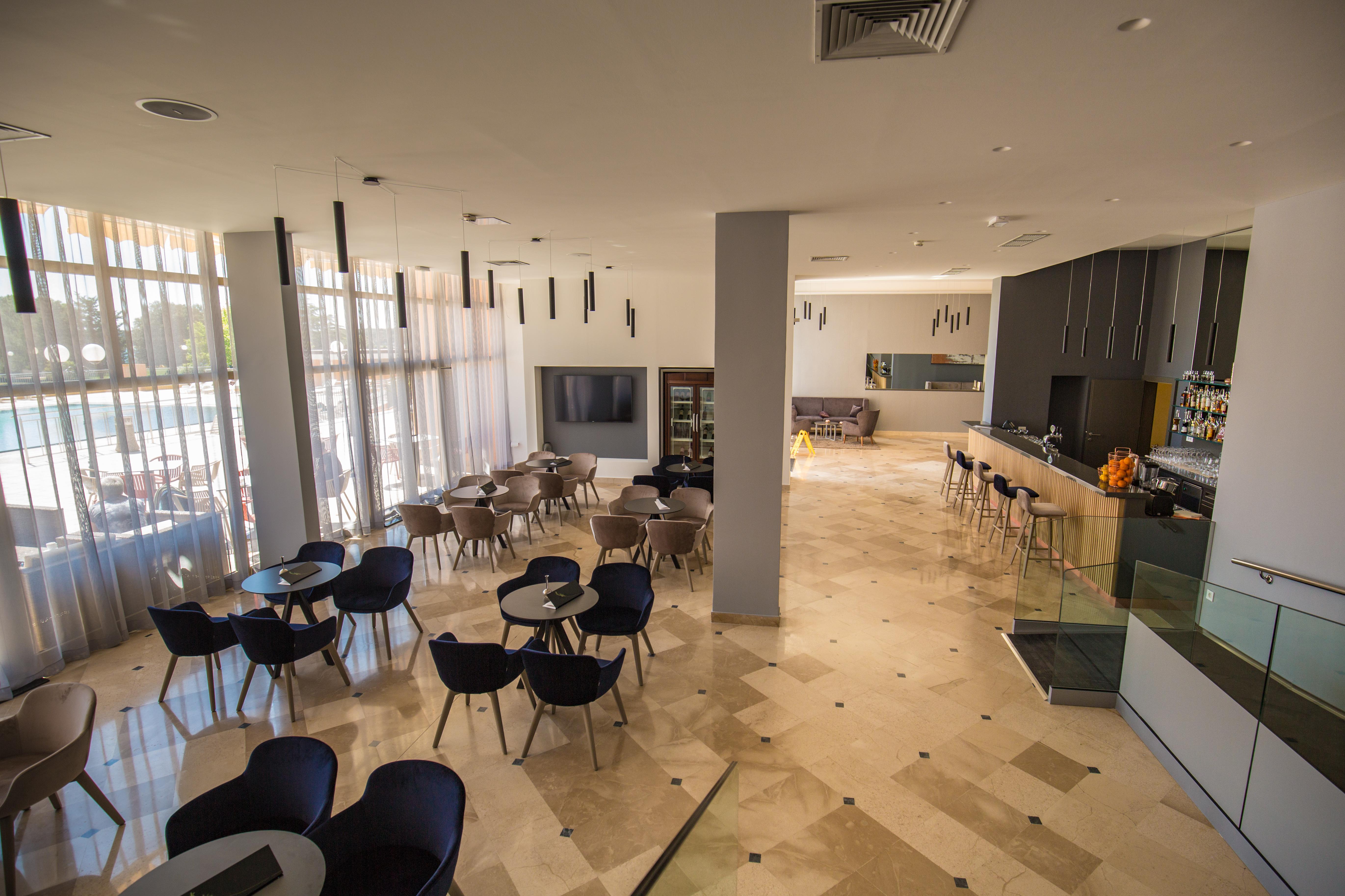 Arena Hotel Holiday Медулин Екстериор снимка