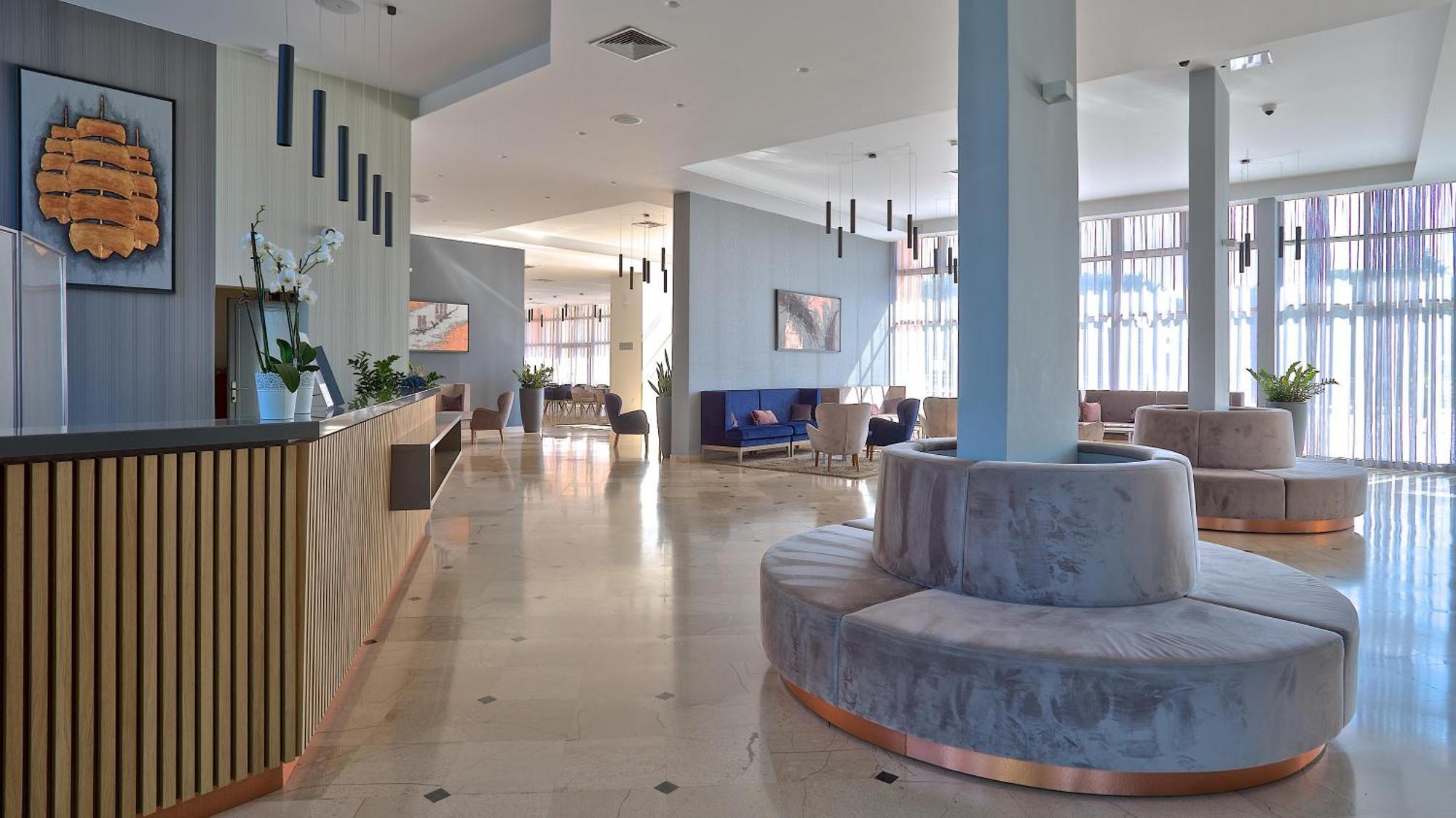 Arena Hotel Holiday Медулин Екстериор снимка