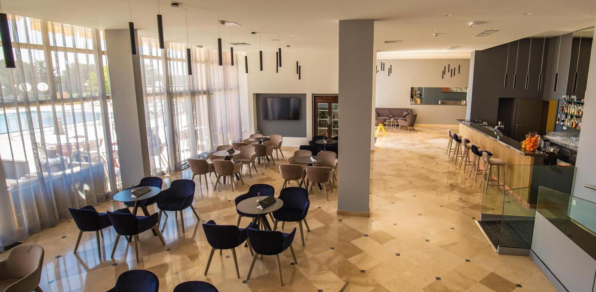 Arena Hotel Holiday Медулин Екстериор снимка