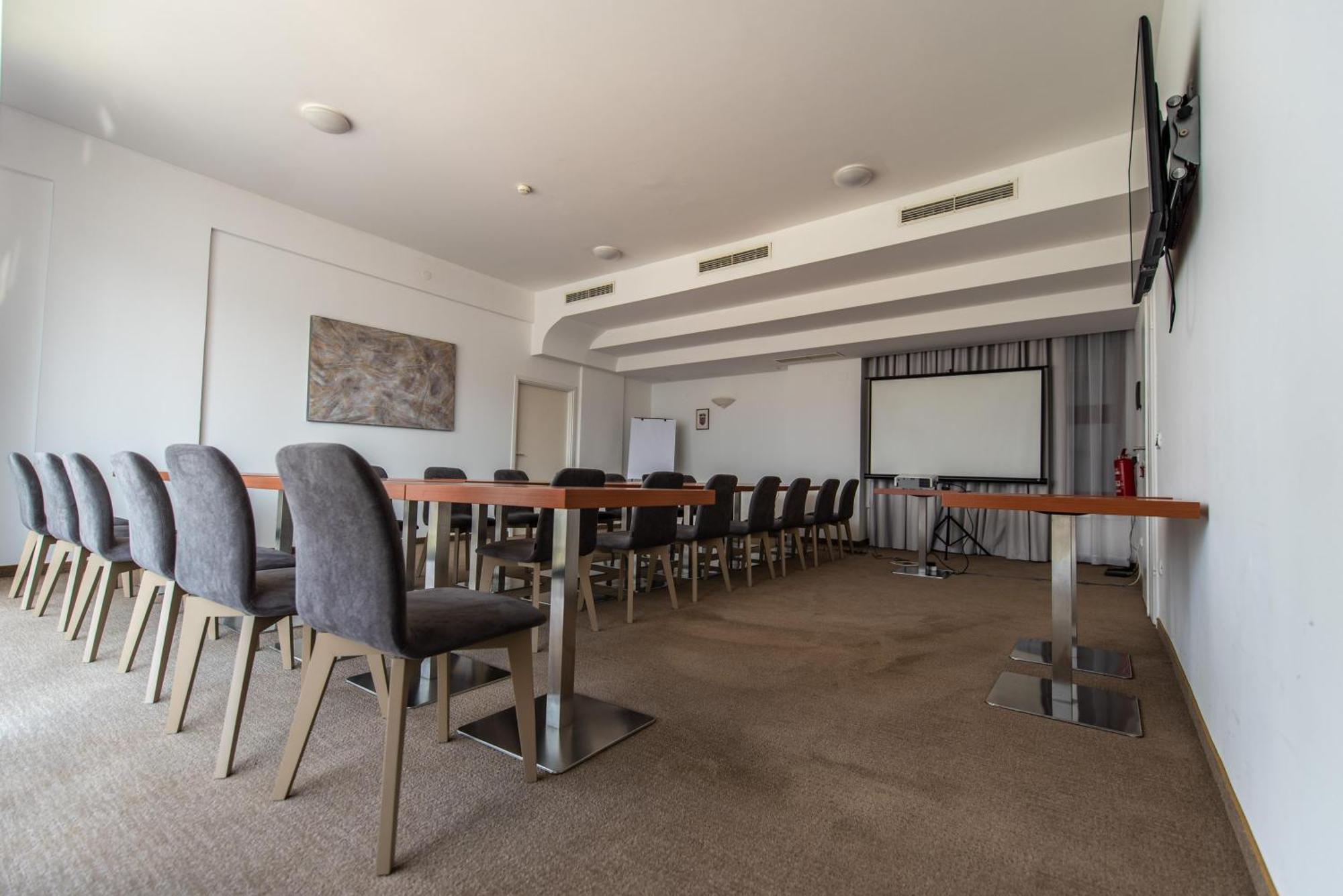 Arena Hotel Holiday Медулин Екстериор снимка