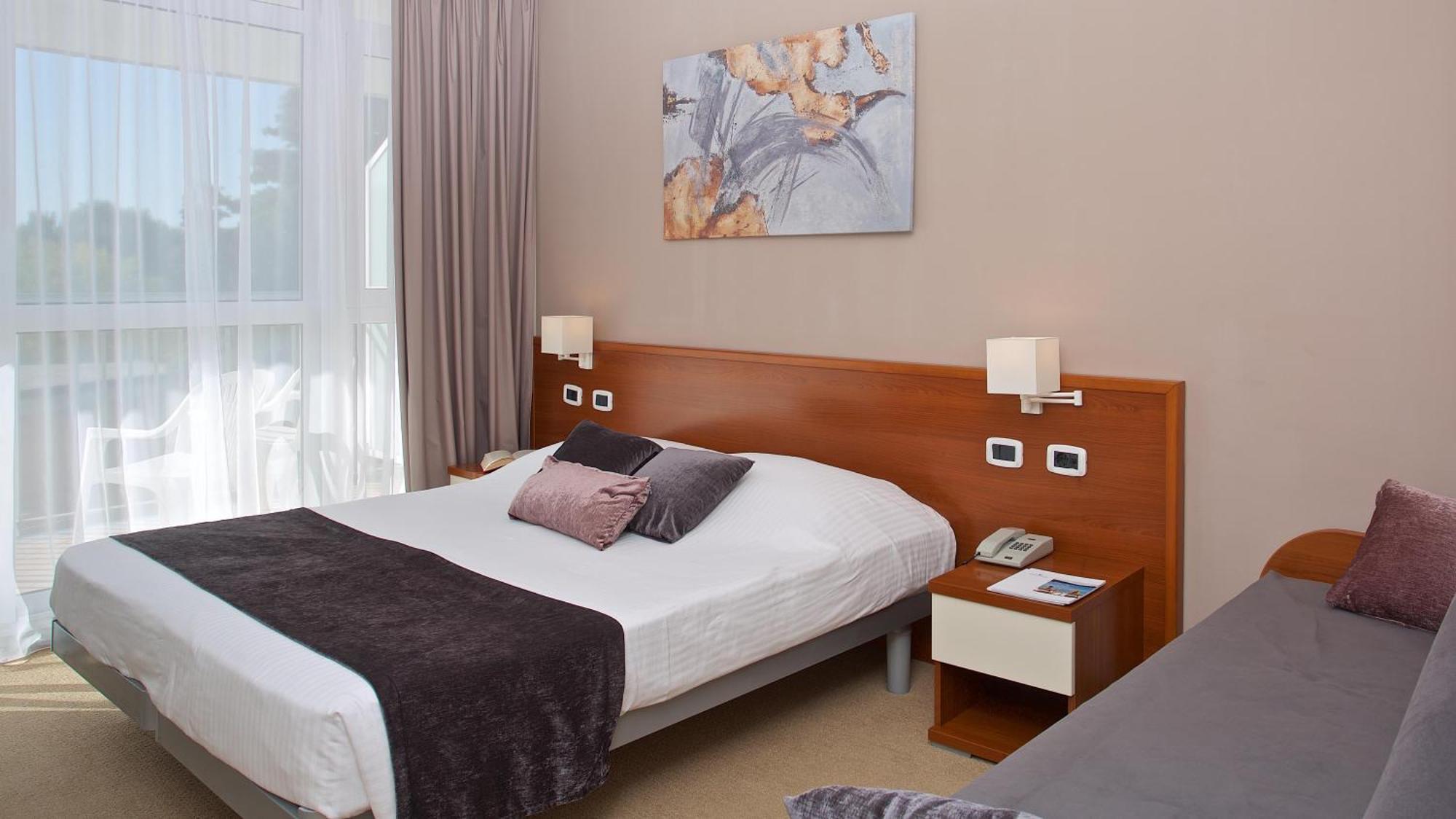 Arena Hotel Holiday Медулин Екстериор снимка