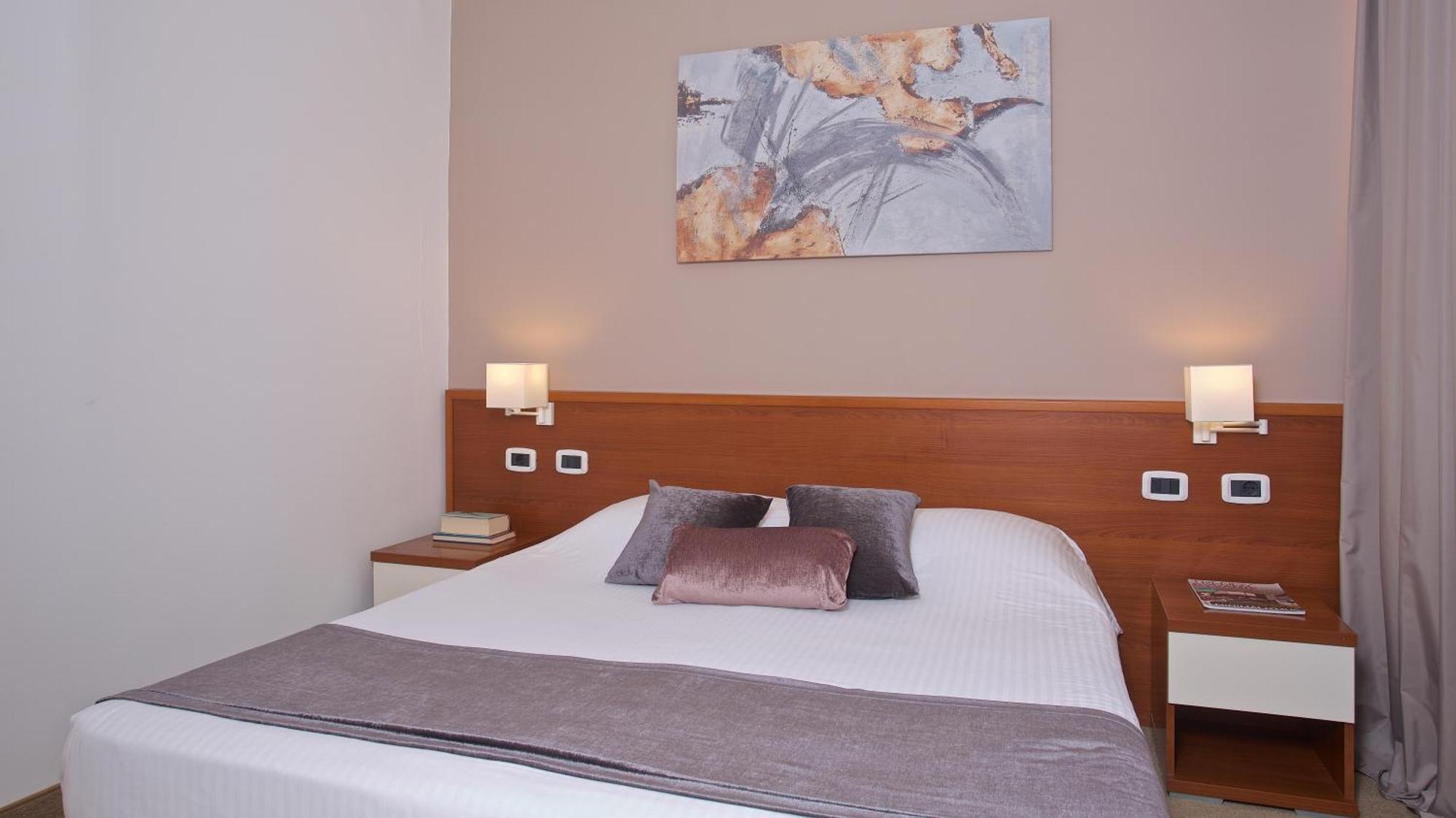 Arena Hotel Holiday Медулин Екстериор снимка