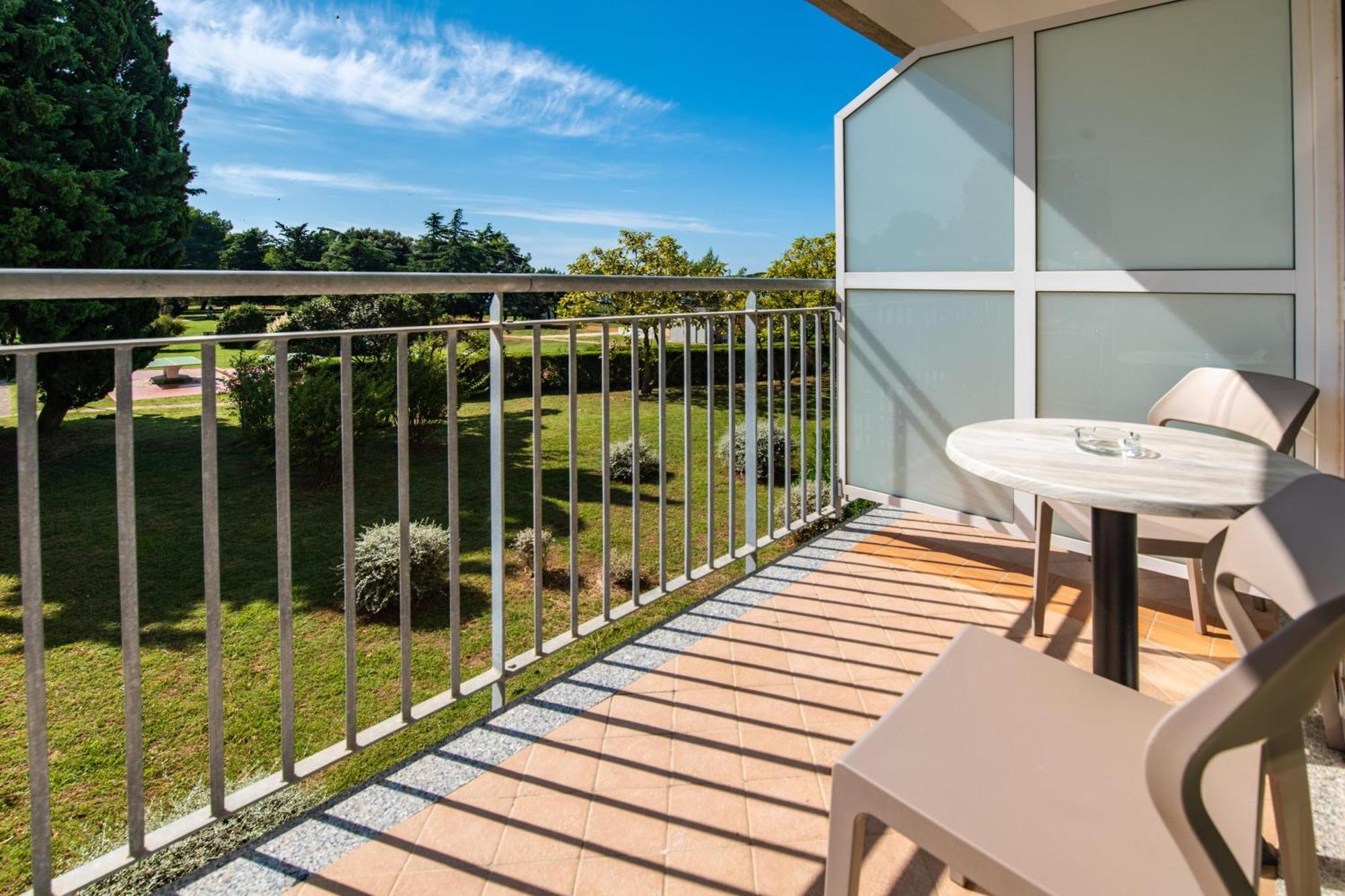 Arena Hotel Holiday Медулин Екстериор снимка