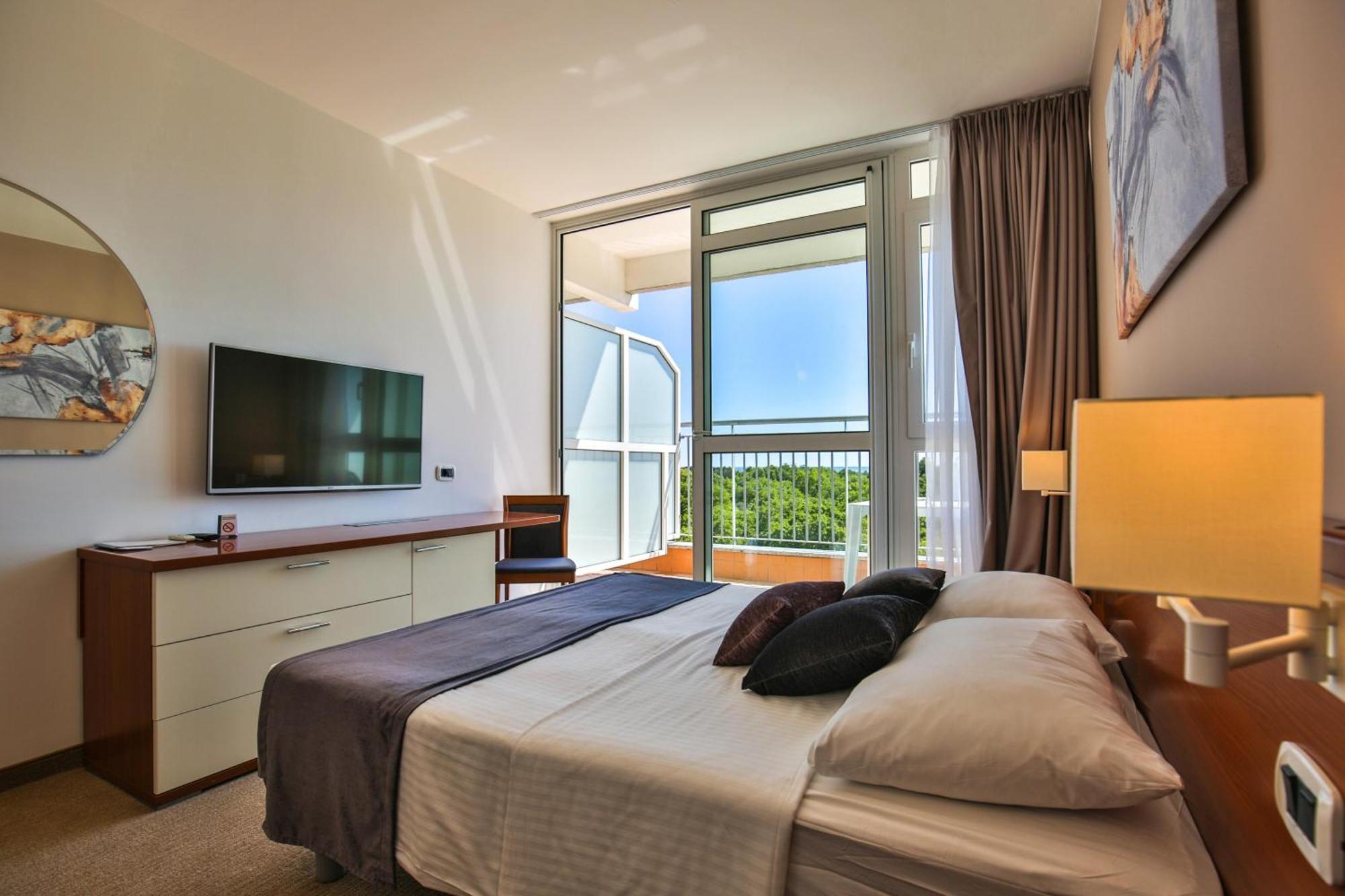Arena Hotel Holiday Медулин Екстериор снимка