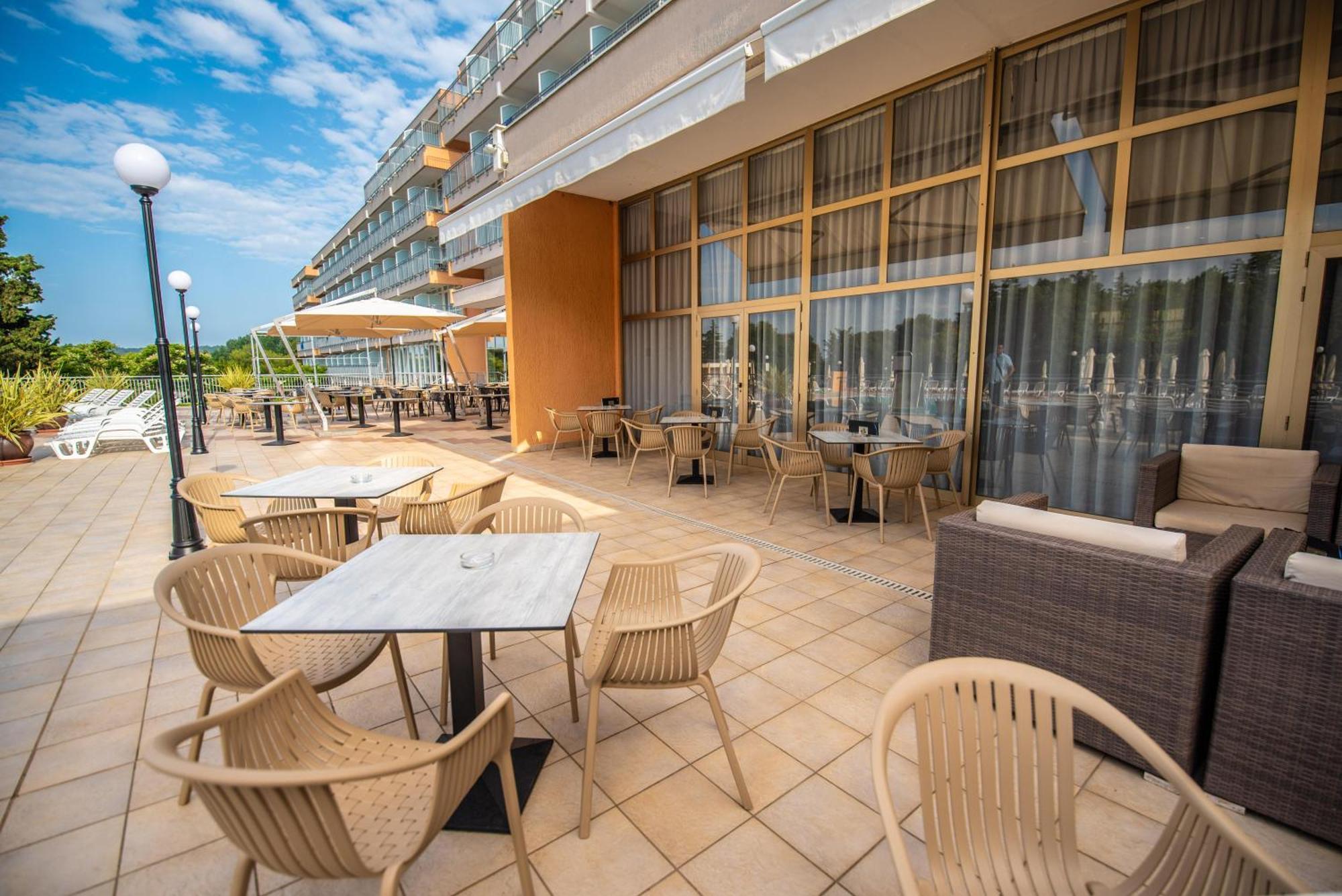 Arena Hotel Holiday Медулин Екстериор снимка