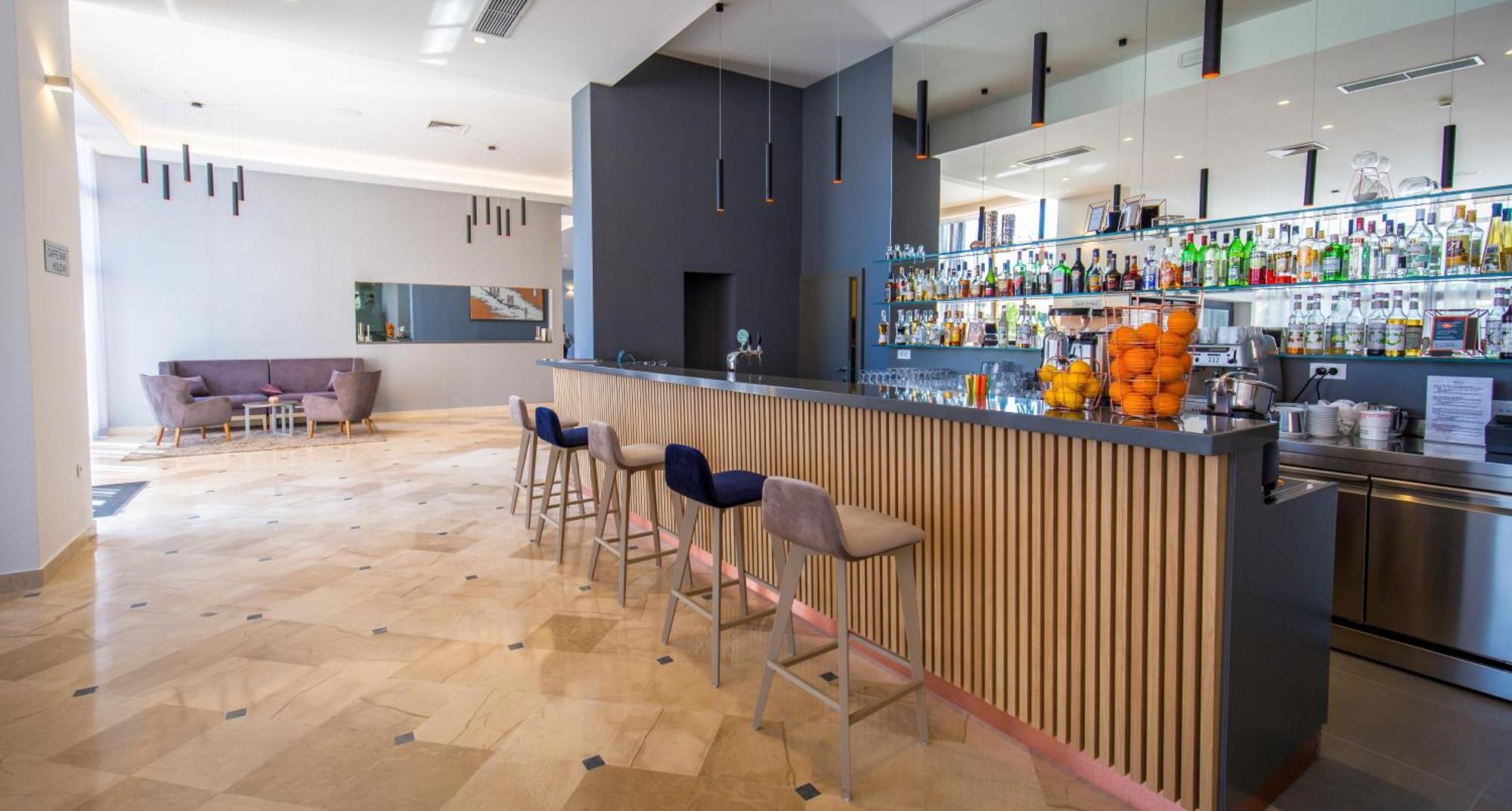 Arena Hotel Holiday Медулин Екстериор снимка