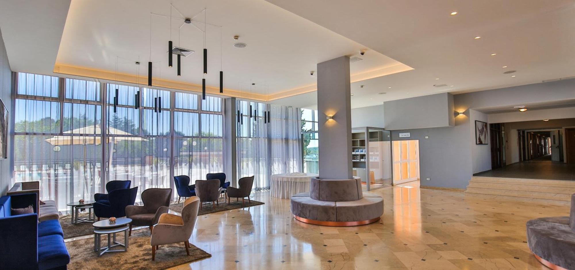 Arena Hotel Holiday Медулин Екстериор снимка