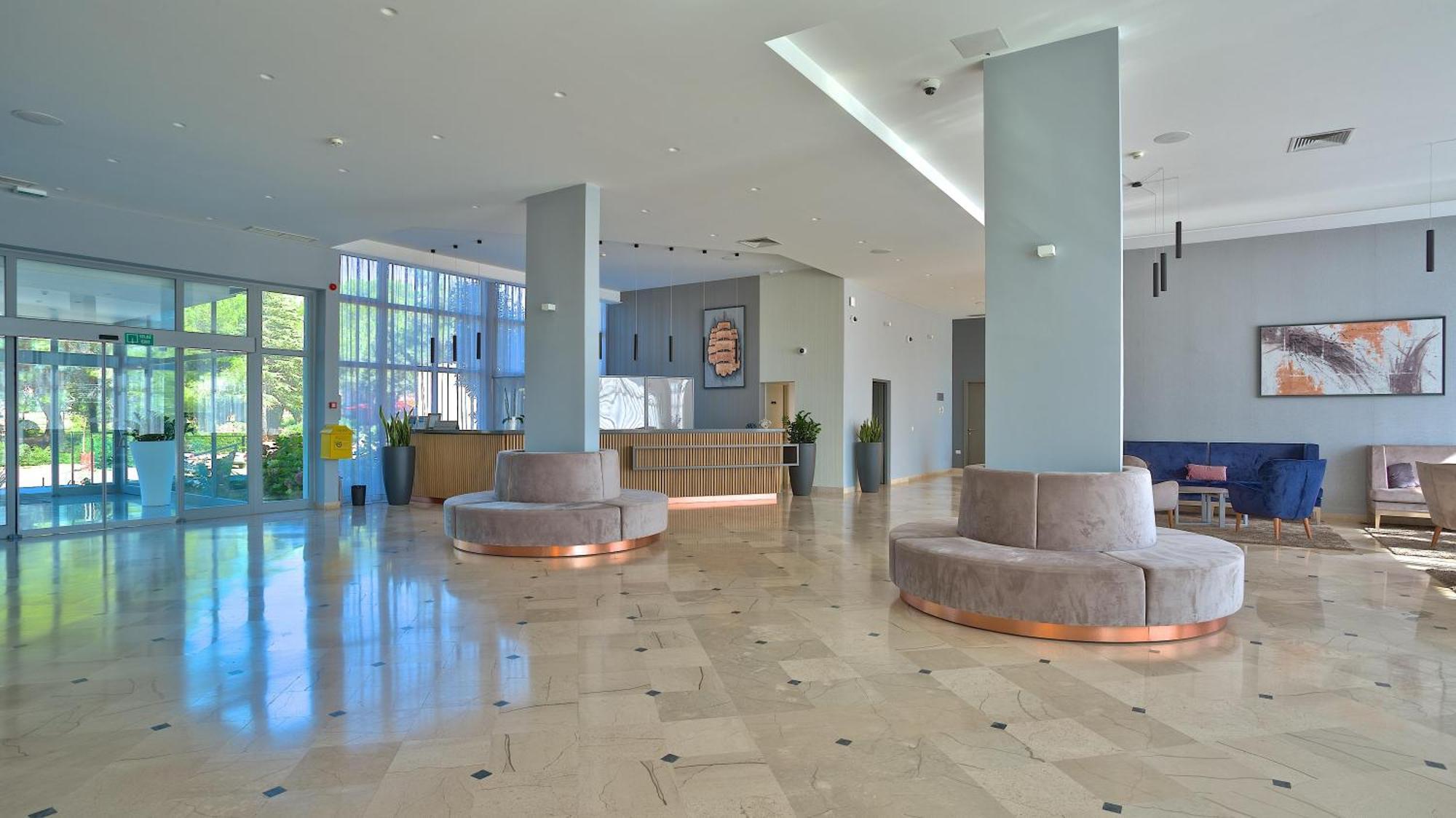 Arena Hotel Holiday Медулин Екстериор снимка
