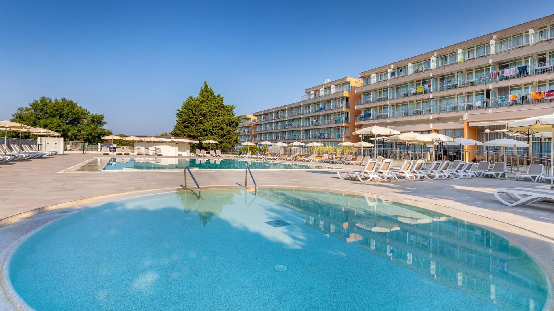 Arena Hotel Holiday Медулин Екстериор снимка